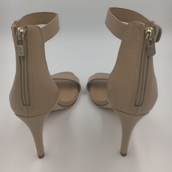 - NWOT Nude Antonio Melani Heels - Picture 4 of 4